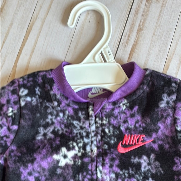 NWT NIKE Girls Purple Black Floral Fleece Onesie Zip Up Footed Pajamas SZ 6M - Picture 4 of 8